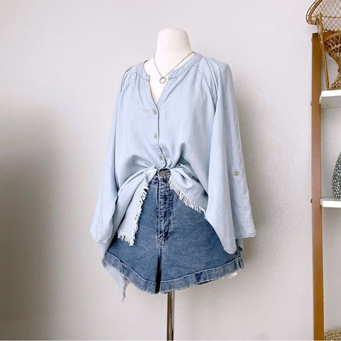 Light Blue Wash Chambray Button Front Top (3X)