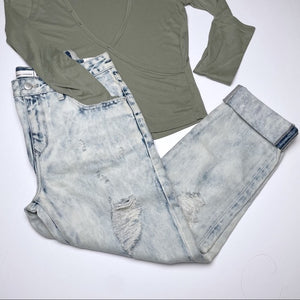 Distressed Boyfriend Fit Jeans (26)