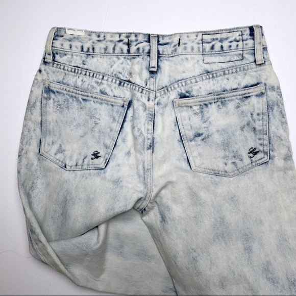 Distressed Boyfriend Fit Jeans (26)