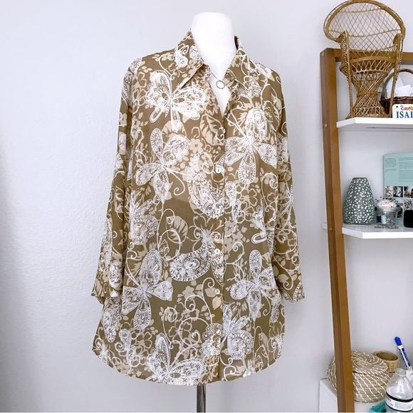 Neutral Butterfly Button Front Top (18W)
