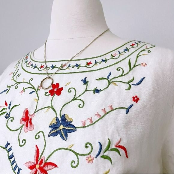 Floral Embroidered Vintage Top (XL)