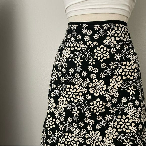 Vintage Knee Length Floral Black Skirt (XS)
