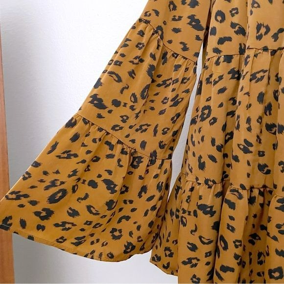 Oversize Bell Sleeve Leopard Tiered Tunic (M)