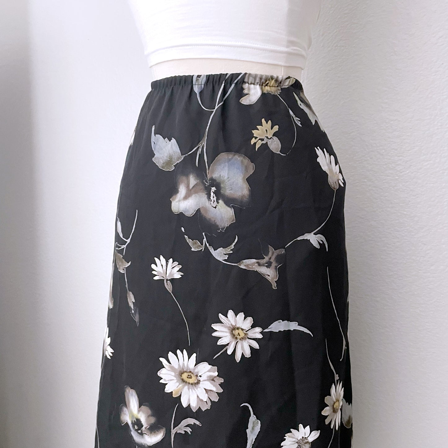 Vintage Daisy Floral Midi Black Skirt (S)