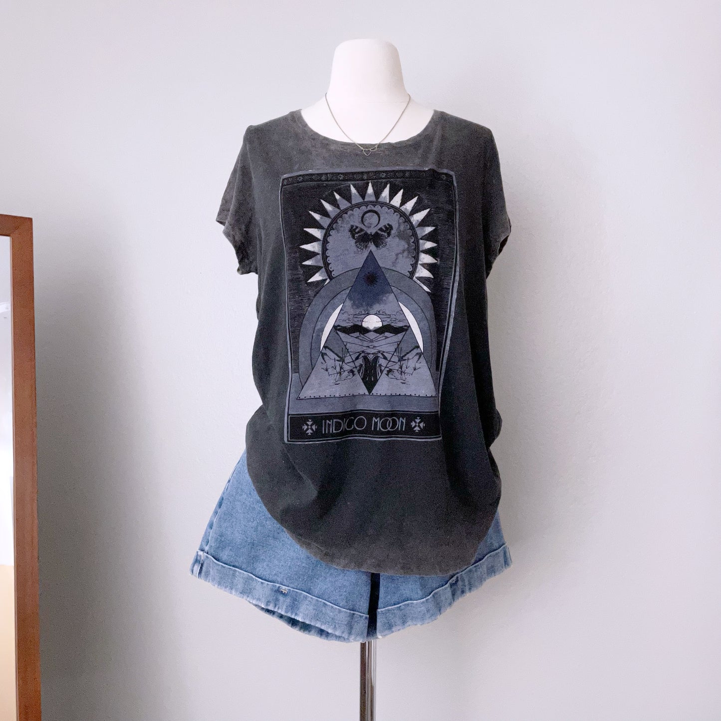 Stone Wash Grey Indigo Moon Graphic Tee Shirt (L)